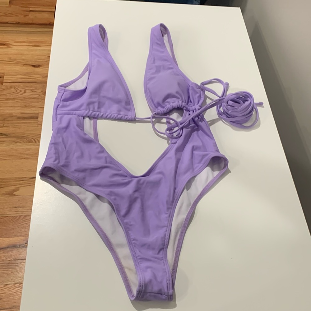 Bathing Suit With Tying String - image 1